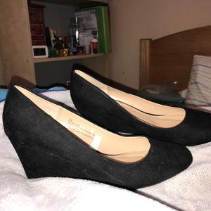Hardly worn (7.5 US) black wedges for a night out